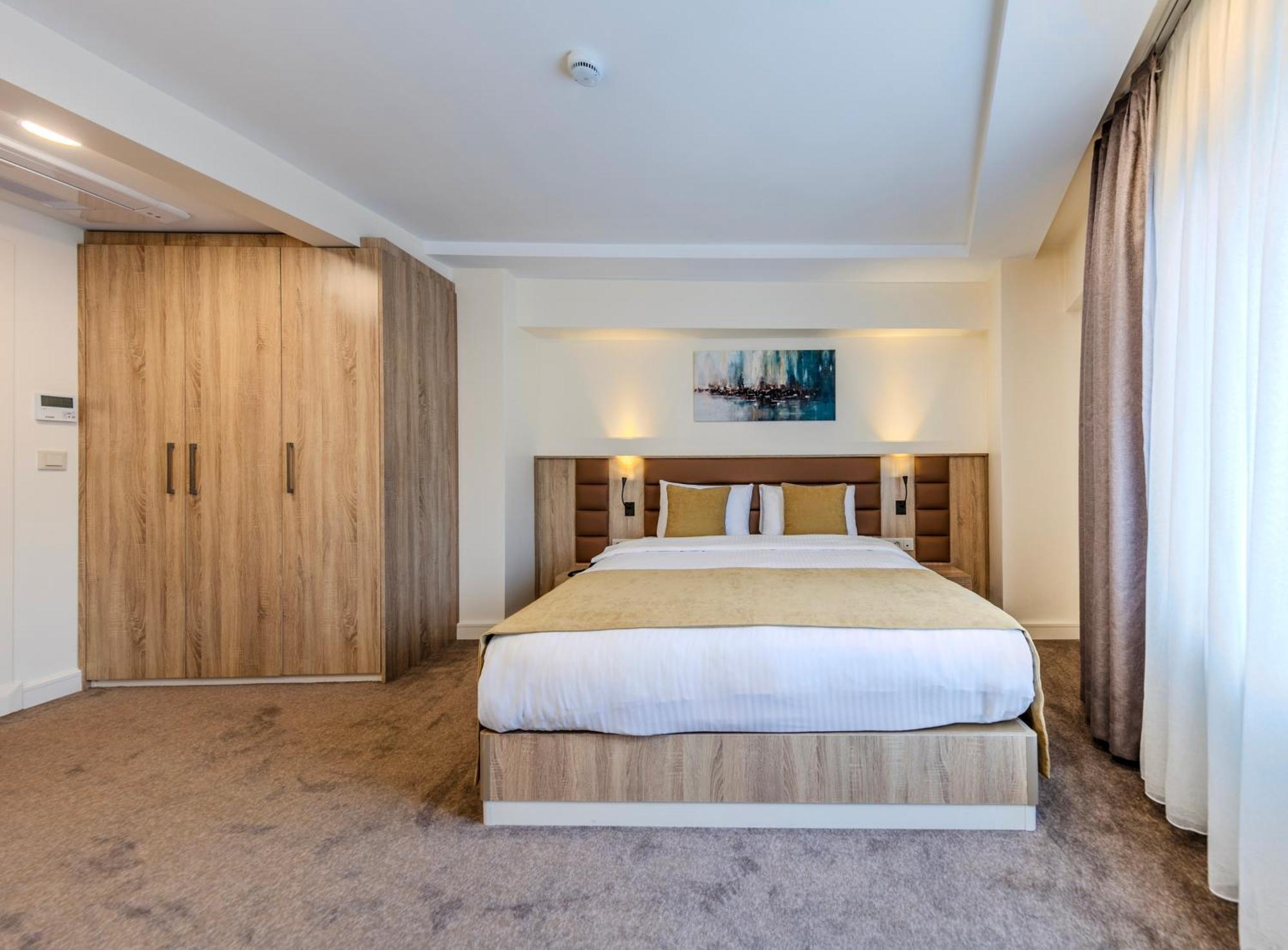 Roys Hotel & Suites อิสตันบูล ภายนอก รูปภาพ